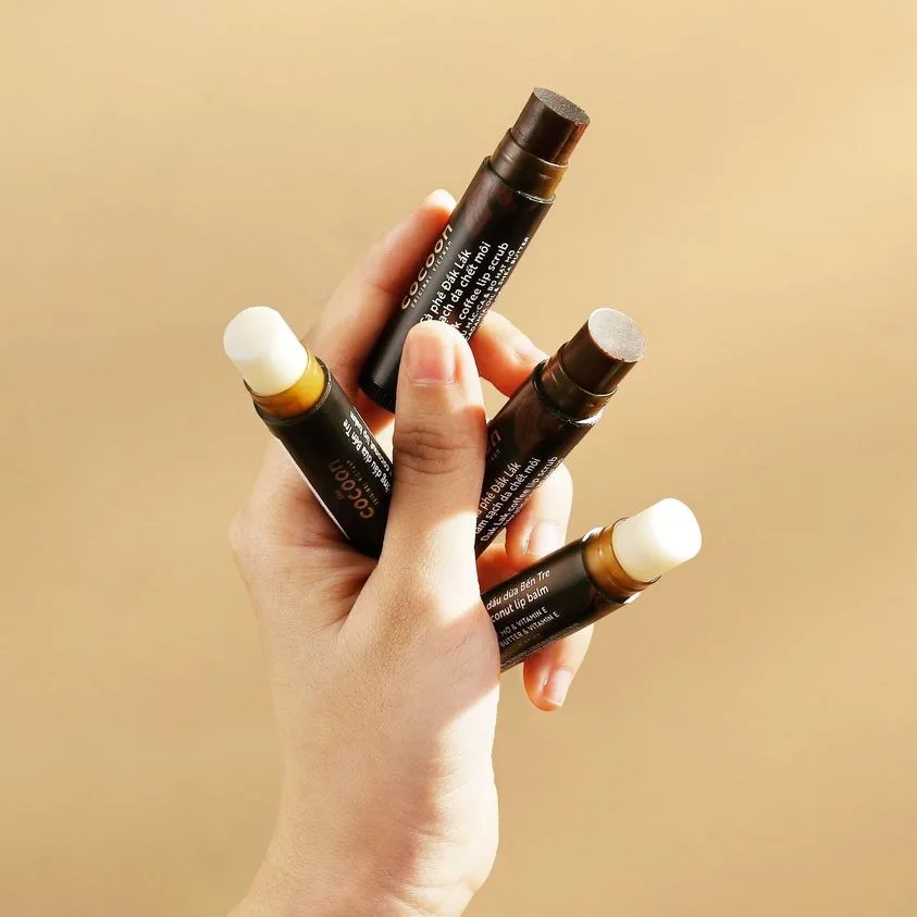 Combo Son Dưỡng Môi Cocoon Dầu Dừa Bến Tre Và Son Tẩy Da Chết Môi Cà Phê Đắk Lắk Dưỡng Mềm Môi 5g 2