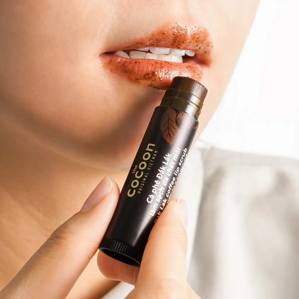 Combo Son Dưỡng Môi Cocoon Dầu Dừa Bến Tre Và Son Tẩy Da Chết Môi Cà Phê Đắk Lắk Dưỡng Mềm Môi 5g 6